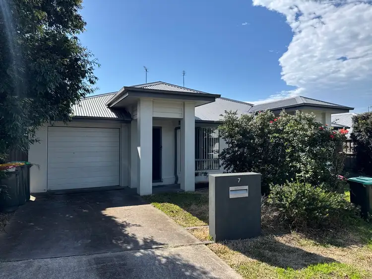 7 Flavum Street, Fletcher NSW 2287