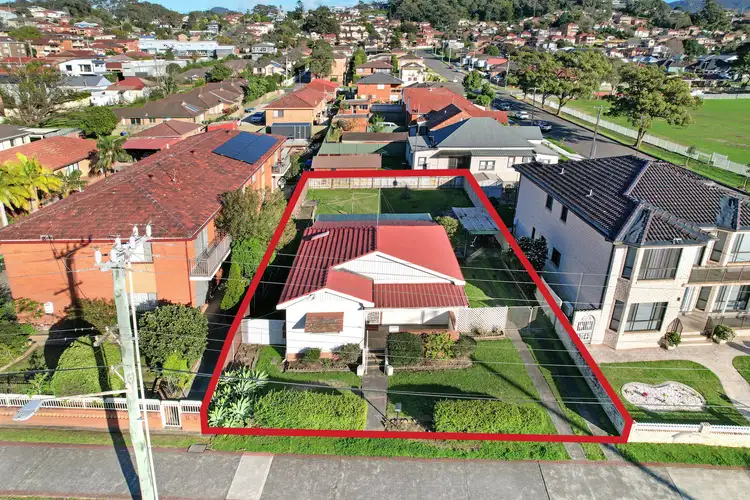 96 Gladstone Avenue, Coniston NSW 2500