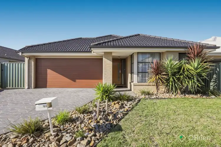 16 Avon River Way, Pakenham VIC 3810