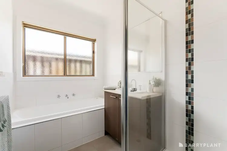 Fifth view of Homely house listing, 10 Larnook Place, South Morang VIC 3752