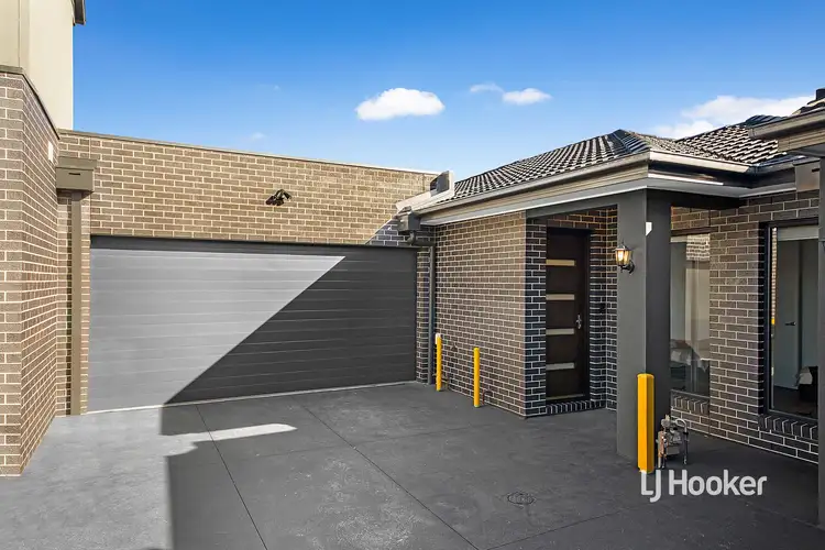 2/10 Holly Avenue, Dandenong North VIC 3175
