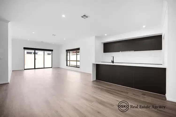 16 Climate Street, Fraser Rise VIC 3336