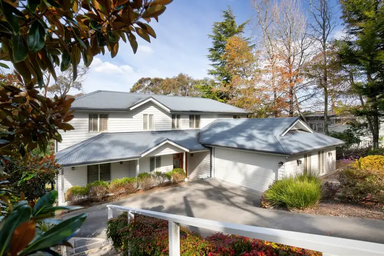 11 Yanko Avenue, Wentworth Falls NSW 2782