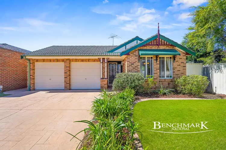 8 Lomond Court, Wattle Grove NSW 2173