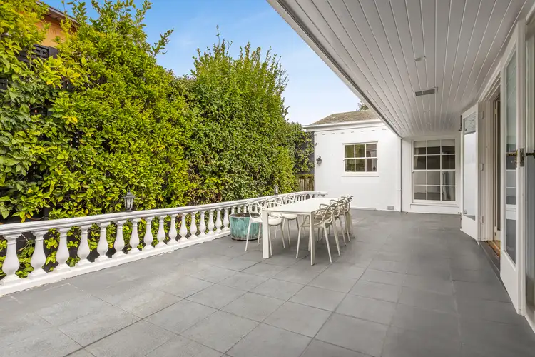 2/589A Toorak Road