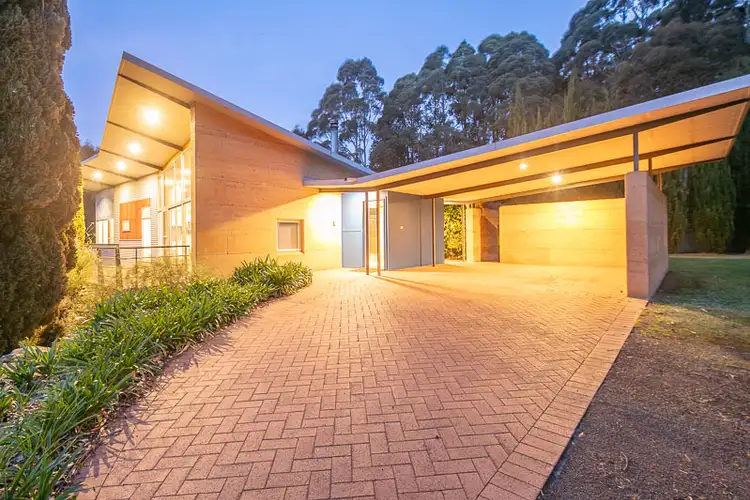 4 Abernethy Court