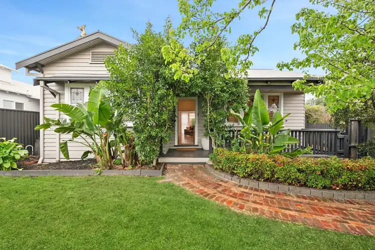 17 Shannon Avenue, Hamlyn Heights VIC 3215