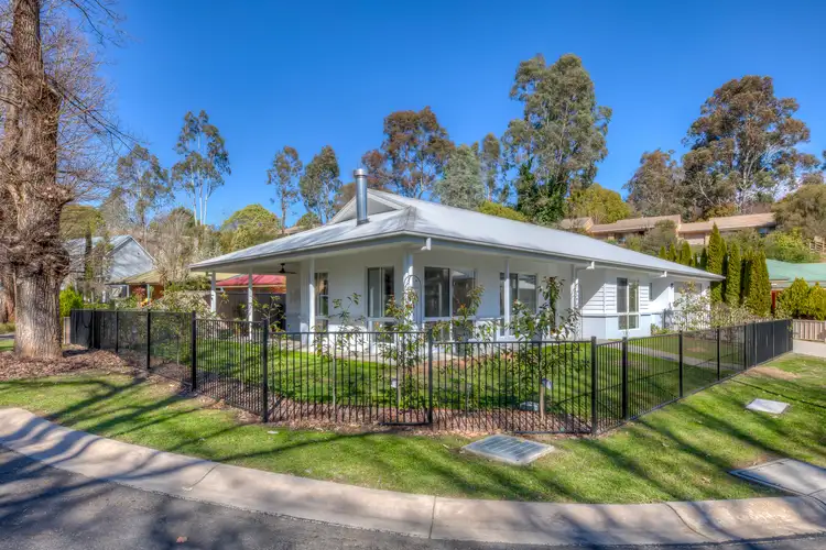 1 Kilfinan Crescent, Bright VIC 3741