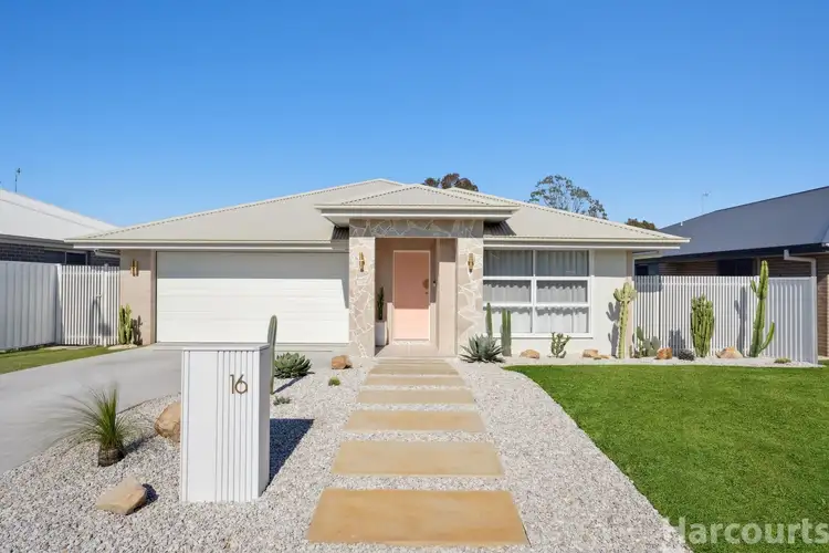 16 Watts Street, West Kempsey NSW 2440