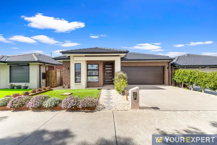 110 Wheelers Park Drive, Cranbourne North VIC 3977