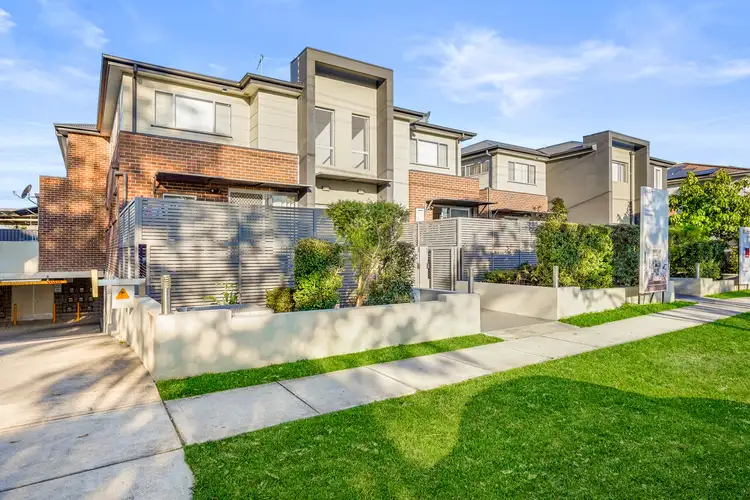 8/27 Tungarra Road, Girraween NSW 2145