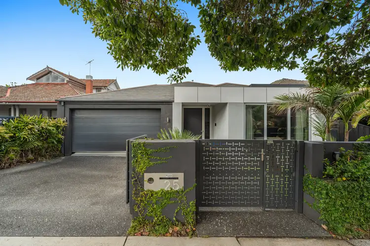 25 Holyrood Avenue, Strathmore VIC 3041