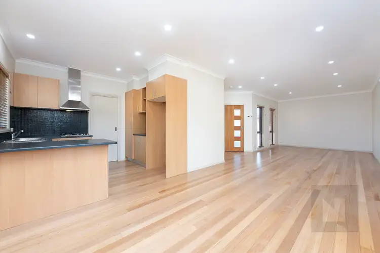 2/22 Kunat Street, Deer Park VIC 3023