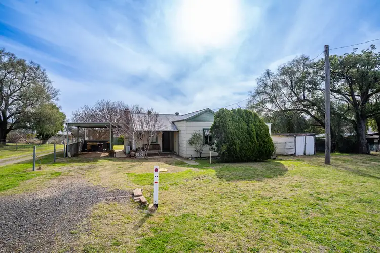 9 Waugoola Street, Woodstock NSW 2793