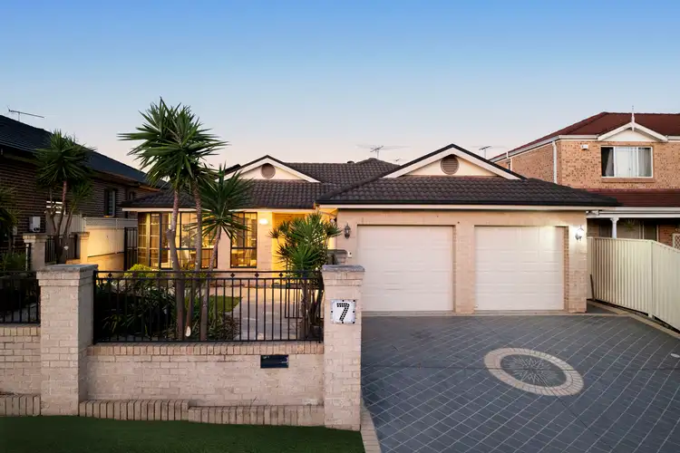 7 Idriess Place, Casula NSW 2170