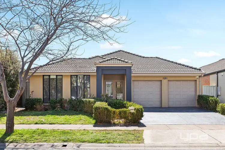 39 Hunts Cross Way, Caroline Springs VIC 3023