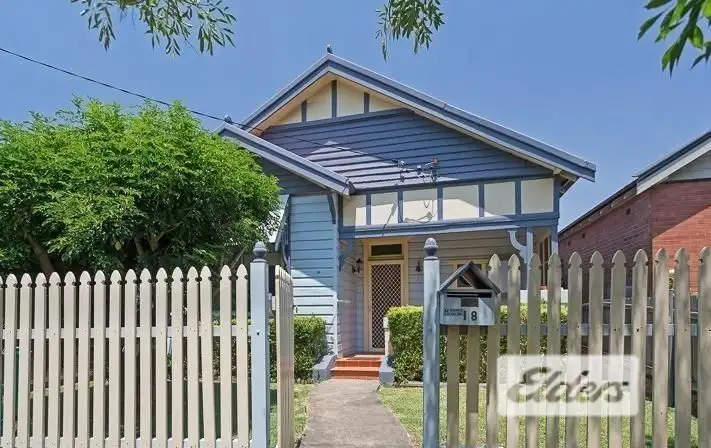 18 Carrington Parade