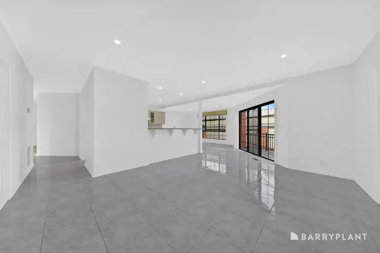 Fifth view of Homely house listing, 2 Silverthorn Court, Mill Park VIC 3082