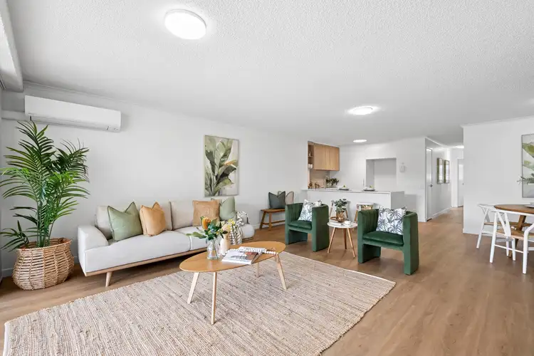 35/885 David Low Way