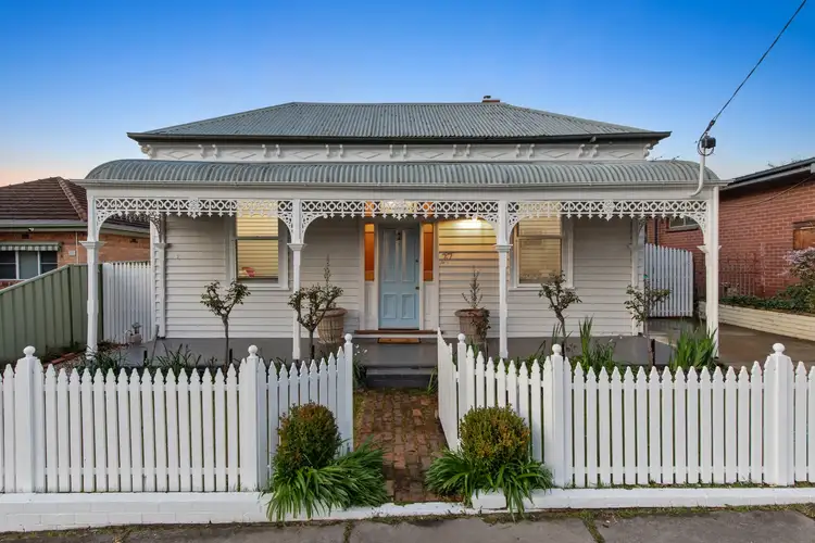 27 Condon Street, Kennington VIC 3550