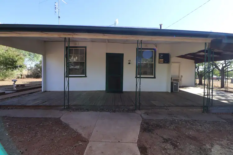 42 Iverach Street, Coolamon NSW 2701
