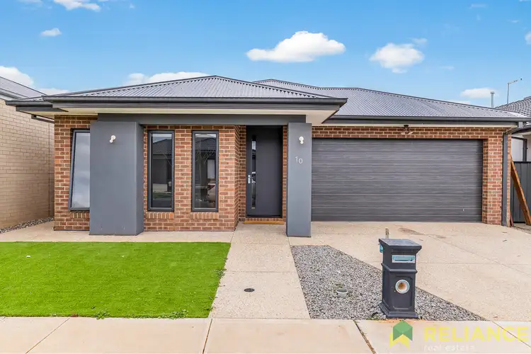 10 Huntingfield Street, Thornhill Park VIC 3335