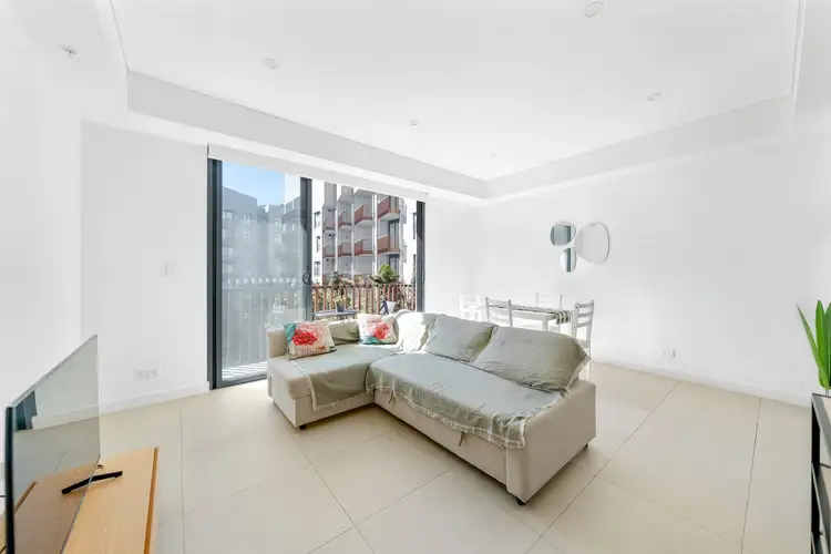 301/105 Dalmeny Avenue