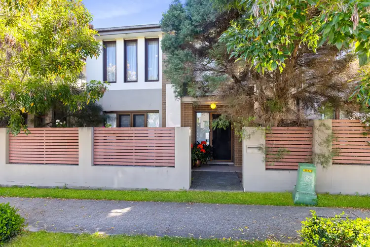 11 Lakeside Parade, Jordan Springs NSW 2747