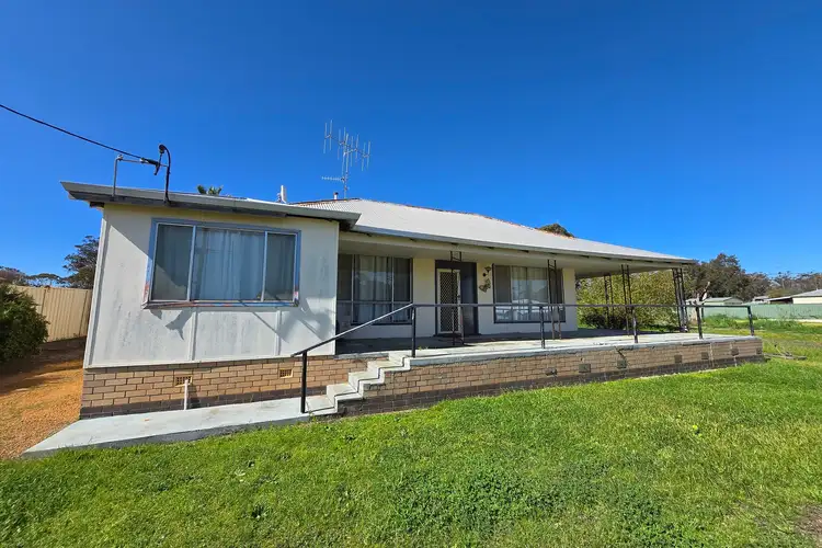 16 Lathom Street, Broomehill Village WA 6318