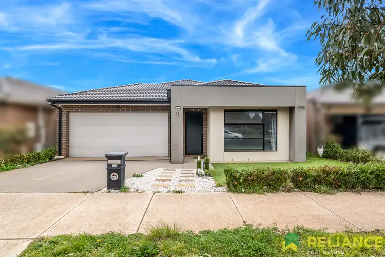 8 Fulham Crescent, Thornhill Park VIC 3335
