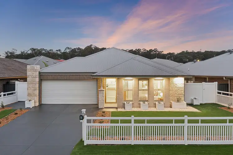 5 Stanhope Crescent, Wadalba NSW 2259