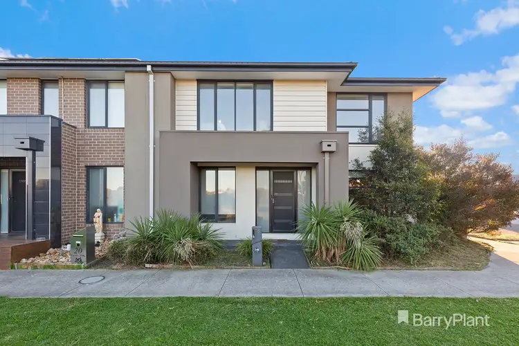 18 Fenix Way, Clyde North VIC 3978