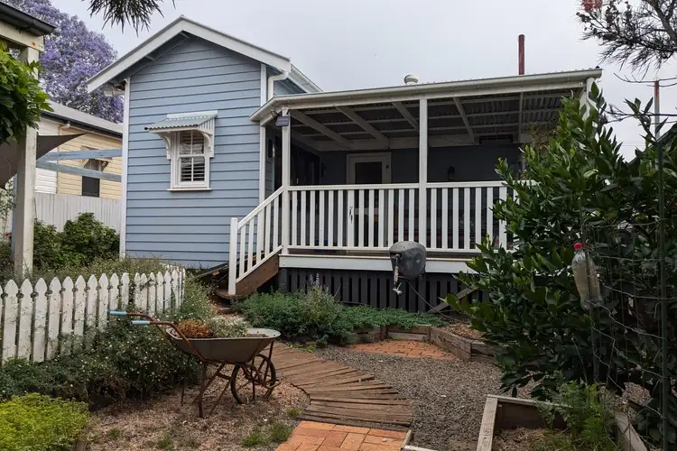 3 Trevethan Street, Mount Lofty QLD 4350