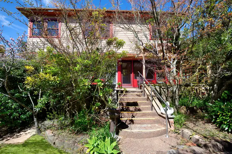 39 Blaxland (aka 6 Angel St) Road, Wentworth Falls NSW 2782