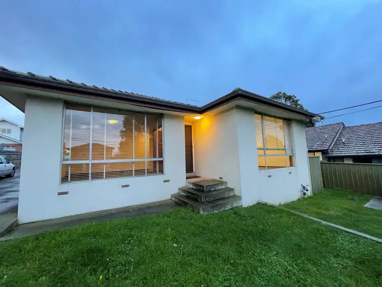 1/16 Hampton Road, Essendon West VIC 3040