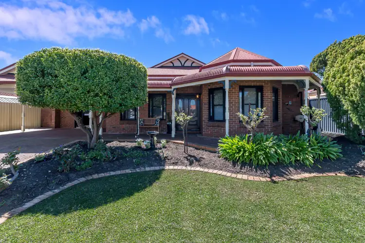 21 Tarragon Place, Thornlie WA 6108