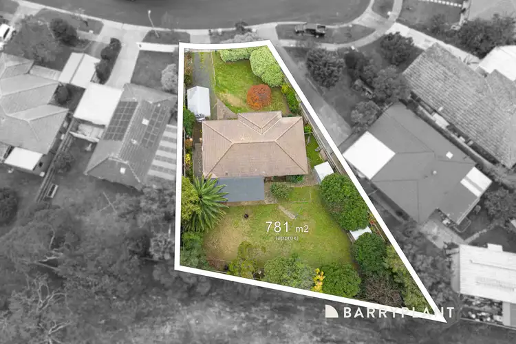 8 Daniher Close, Berwick VIC 3806