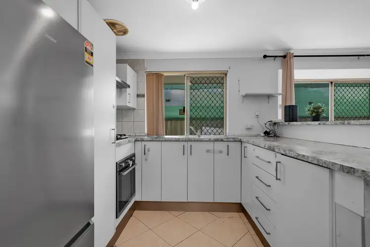 Sixth view of Homely house listing, 10 Kamber Court, Maddington WA 6109