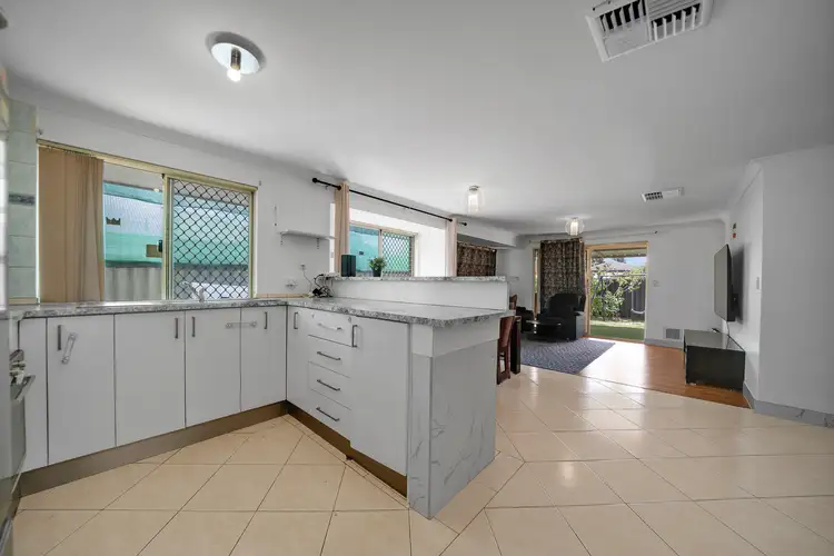 Seventh view of Homely house listing, 10 Kamber Court, Maddington WA 6109