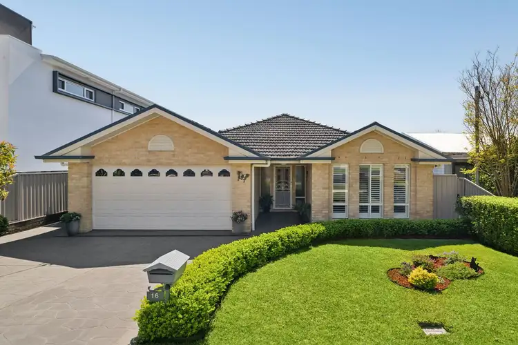 16 Burns Road, Picnic Point NSW 2213