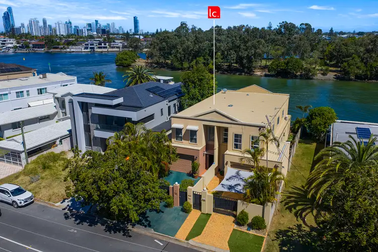 2/243 Stanhill Drive, Chevron Island QLD 4217