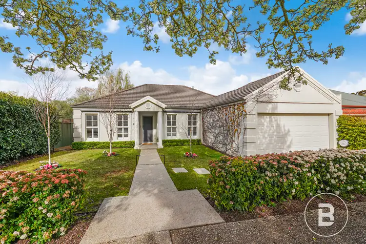 24 St Michaels Place, Lake Gardens VIC 3355