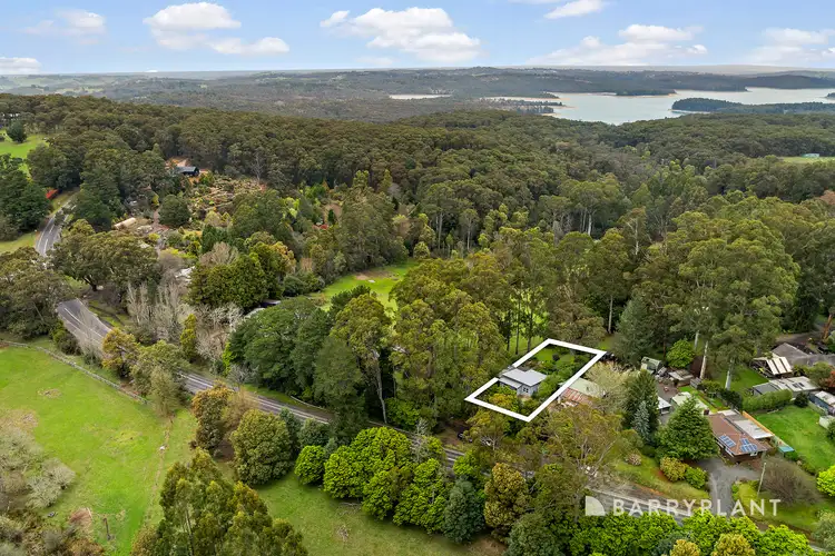 76 Beaconsfield-Emerald Road