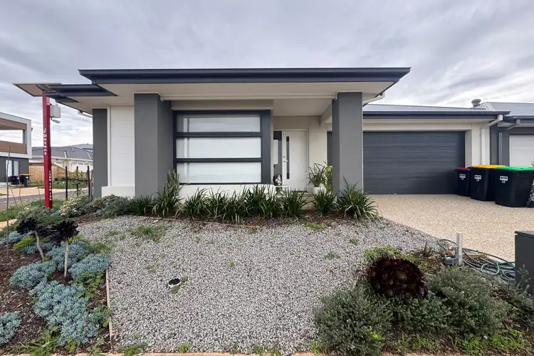 10 Newfoundland Circuit, Bonnie Brook VIC 3335