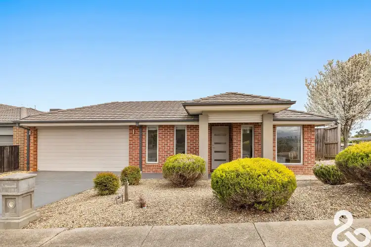 11 Woodridge Crescent