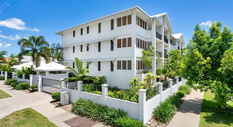 2/16-18 Smith Street, Cairns North QLD 4870