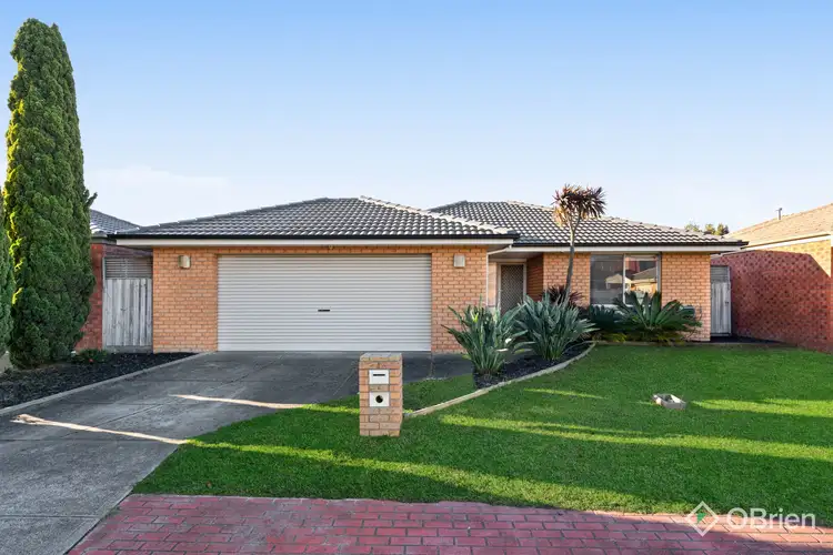 6 Fouz Mews, Cranbourne East VIC 3977