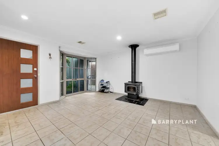 Second view of Homely house listing, 8 Beryl Court, Narre Warren VIC 3805