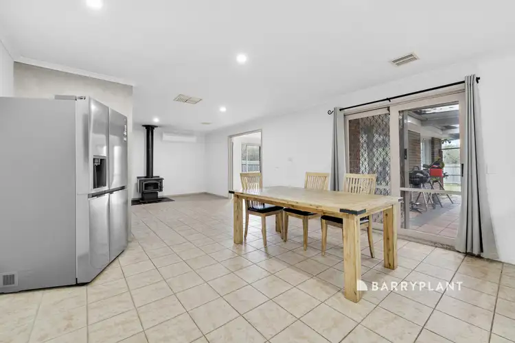 Third view of Homely house listing, 8 Beryl Court, Narre Warren VIC 3805