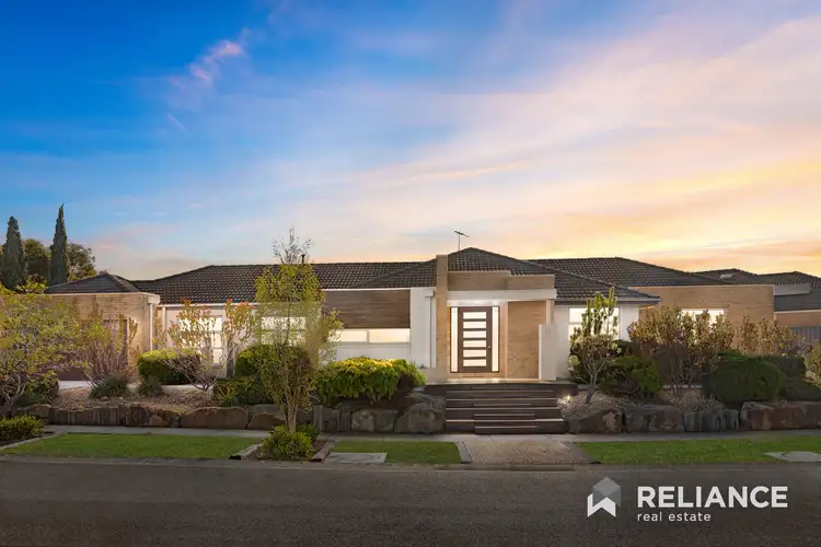 17 Ellenborough Crescent, Manor Lakes VIC 3024